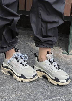 Женские кроссовки balenciag triple s beige
