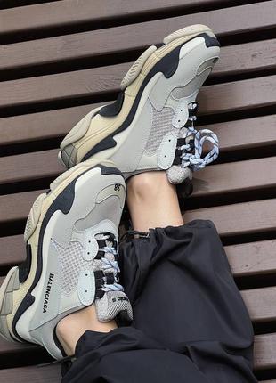 Женские кроссовки balenciag triple s beige