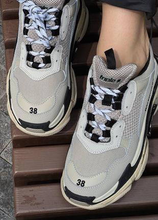 Женские кроссовки balenciag triple s beige
