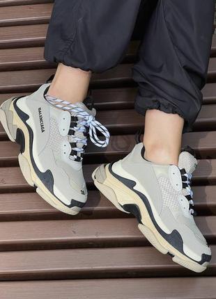 Женские кроссовки balenciag triple s beige