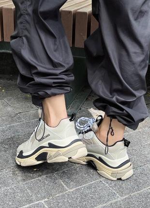 Женские кроссовки balenciag triple s beige