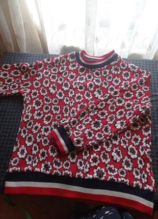 Яскрава кофта