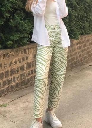 Джинcи bershka cropped straight
зеленые зебра