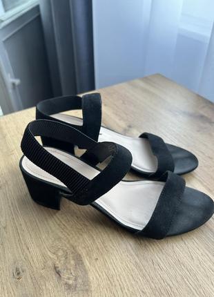 Женские босоножки на кольца h&m
