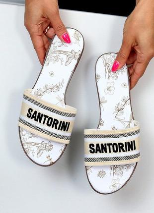 Текстильні білі шльопанці з квітковим принтом