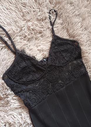 Черное длинное платье с кружевом missguided