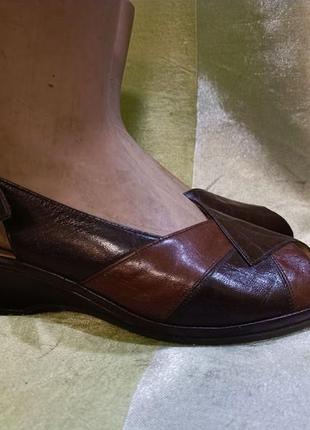 Шкіряні босоніжки