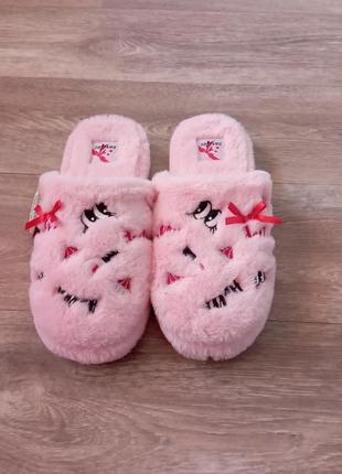 Жіночі домашні тапочки