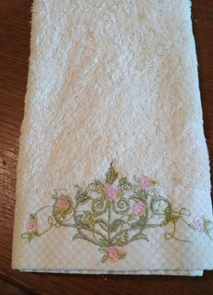 Рушник з вишивкою