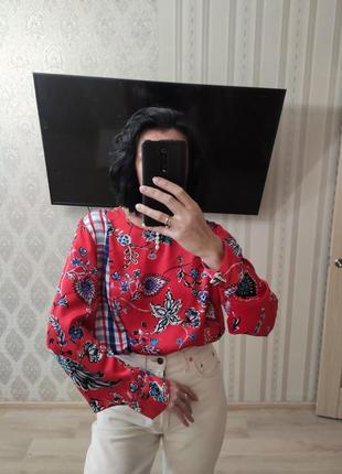 Эффектная блузка zara, в самом модном цвете года, яркая, броская, атласная ткань, интересно скроенные рукава.