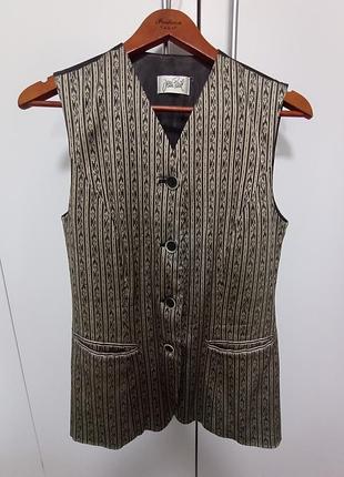Стильный жилет