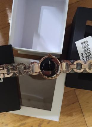 Женские часы dkny