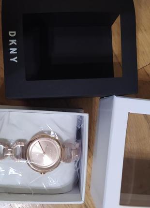 Женские часы dkny