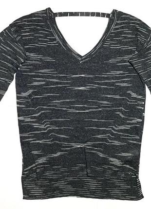 Жіночий короткий сірий светр у полоску з v-подібним вирізом фірми marks & spencer в розмірі s