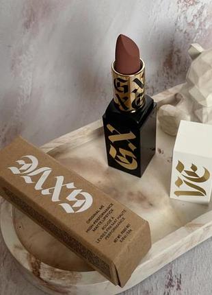 Розкішна помада з високою віддачею кольору та оксамитово-матовим покриттям gxve by gwen stefani original me high-performance matte lipstick