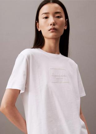 Футболка базовая белая calvin klein tonal box logo t-shirt оригинал