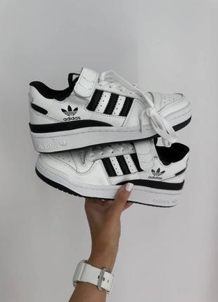 Трендовые кроссовки adidas der forum
