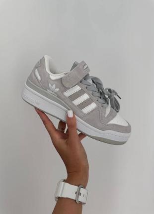 Трендовые кроссовки adidas forum