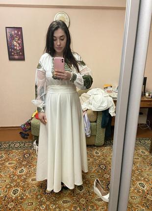 Весільна сукня з вишивкою