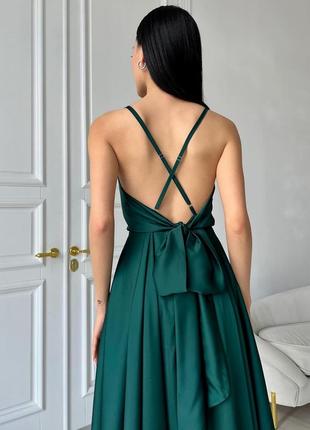 Атласна сукня зеленого кольору1 фото