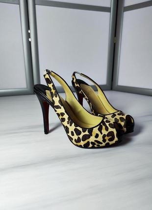 Christian louboutin производство итальялия роскошные и элегантные кожаные туфли с открытым носком и пяткой