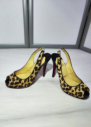 Christian louboutin виробництво італія розкішні та елегантні шкіряні  туфлі7 фото