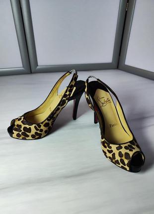 Christian louboutin виробництво італія розкішні та елегантні шкіряні  туфлі4 фото
