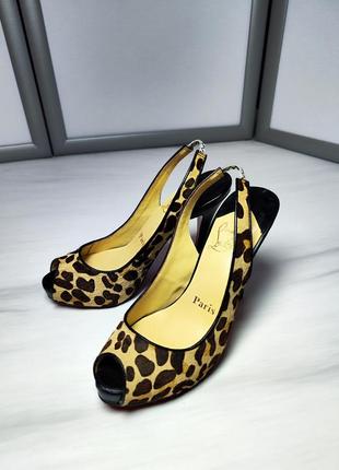 Christian louboutin виробництво італія розкішні та елегантні шкіряні  туфлі6 фото