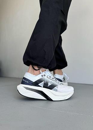 Женские кроссовки new balance sc elite v4 white black консульт белого беланс белого с черными цветами