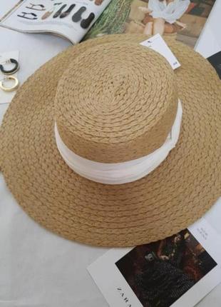 Летняя шляпа с широкими полями и белой тесьмой3 фото