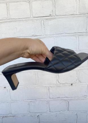 Дуже круті стильні босоніжки