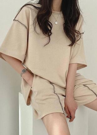 Легкий и удобный костюм, состоящий из футболки oversize и шорт с карманами и шнурком2 фото