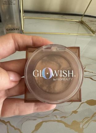 Бронзер glowish soft radiance bronzing powder от huda trench