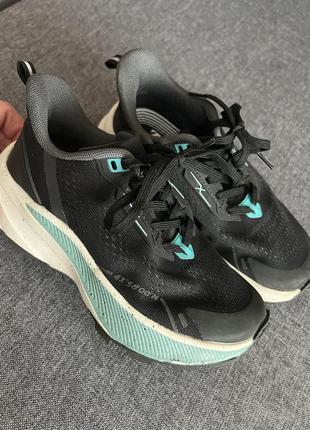 Стильные кроссовки zara