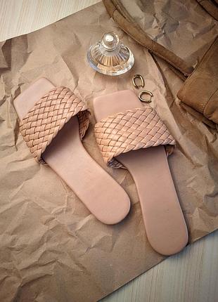 Шльопанці бежеві плетені беж шльопанці коричневі 39 квадратний носок нові 25 см