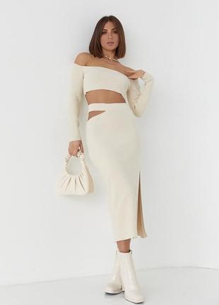 Трикотажний костюм у рубчик зі спідницею та кроп-топом - кремовий цвет, l (є розміри)