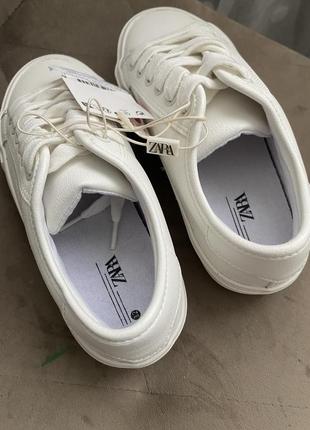 Новые базовые белые кеды zara