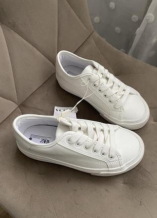 Новые базовые белые кеды zara