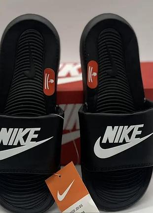 Продам оригінальні тапочки nike