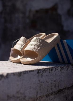 Чоловічі шльопанці Promocje Adidas Chłopięce beige