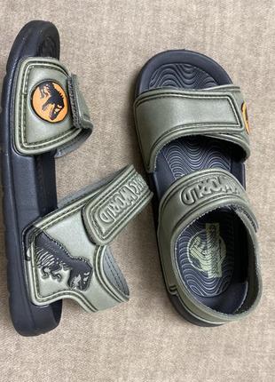 Босоножки,сандали.