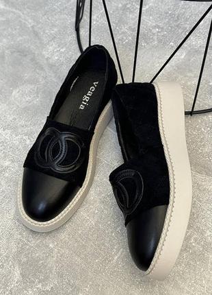 Качественные женские темные лоферы!