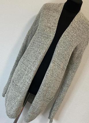Жіночий кардиган