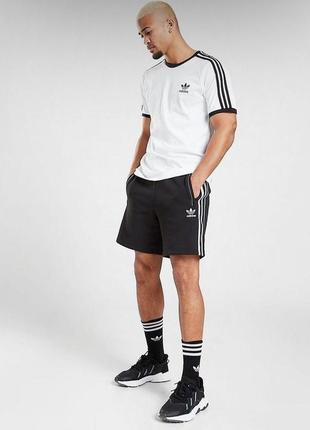 Оригинальные шорты adidas originals «tristripe shorts»1 фото