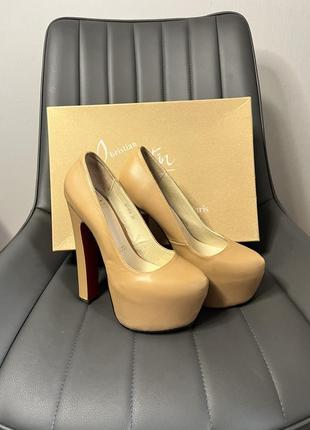 Бежевые туфли лабутены christian louboutin 38p массивная подошва для танцев пол денса стрип пластики