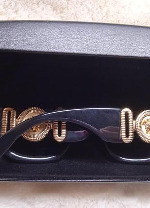Солнцезащитные очки versace