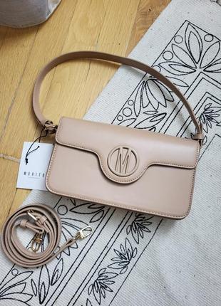 Бежева жіноча сумка багет із довгим ремінцем через плече базова