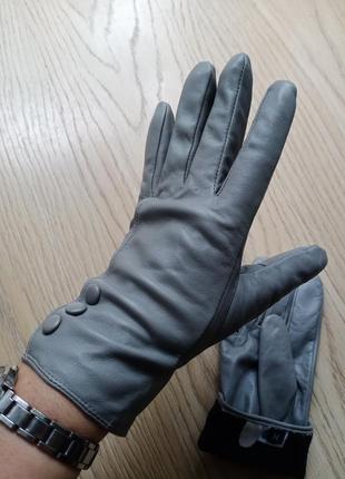 Кожаные перчатки