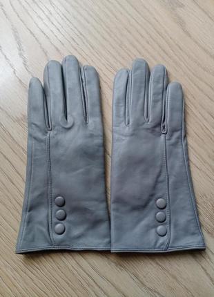 Кожаные перчатки