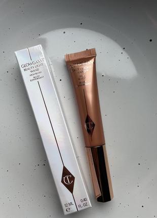 Сяючі румʼяна charlotte tilbury beauty light wand - glowgasm peachgasm
